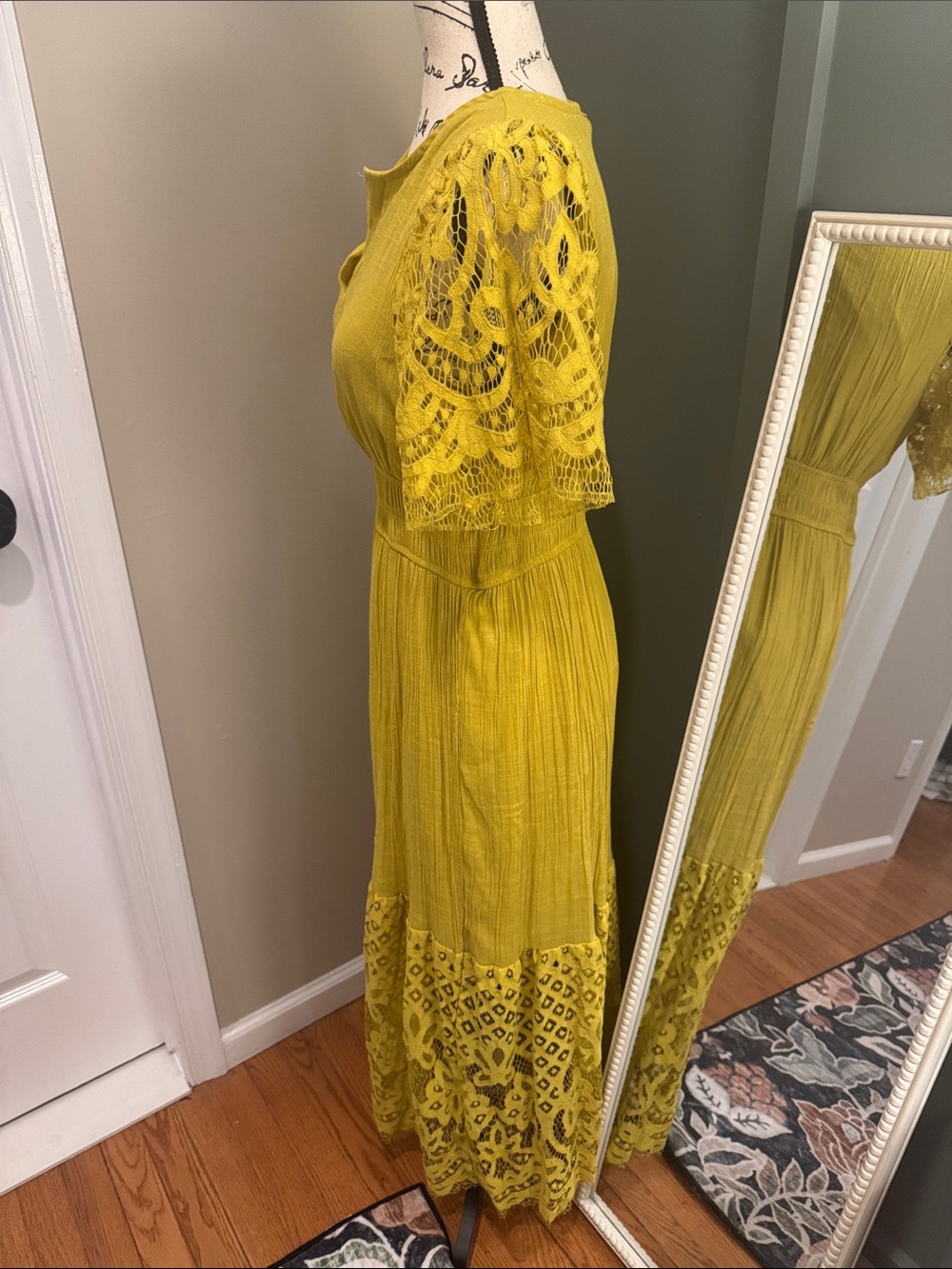 J Gee Women’s Mustard Yellow Lace-Trim Maxi Dress - Picture 3 of 10